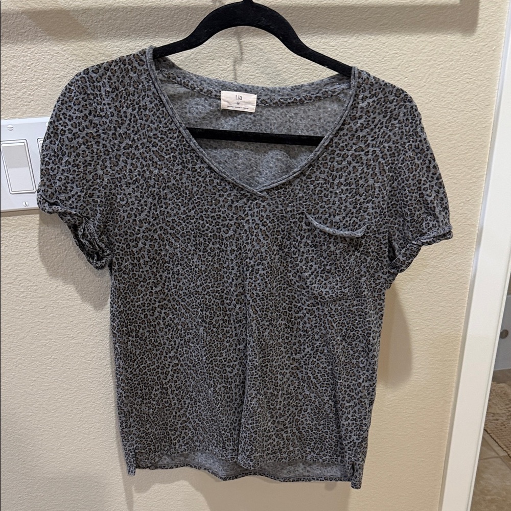 T.La Gray Leopard Print Short Sleeve Top